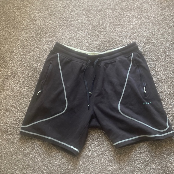 Cloakbrand shorts size xl 71% polyester 27% Cotten 2% spandex - Picture 1 of 2